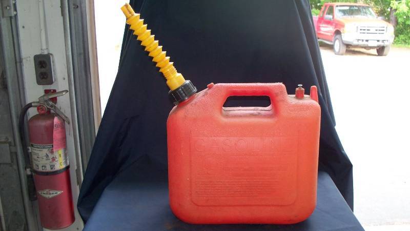 lot 34 image: Gas can