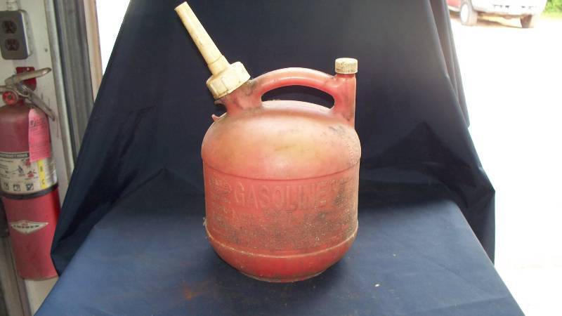 lot 36 image: Gas can
