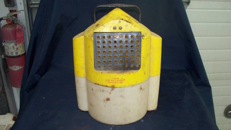 lot 50 image: Minnow Bucket