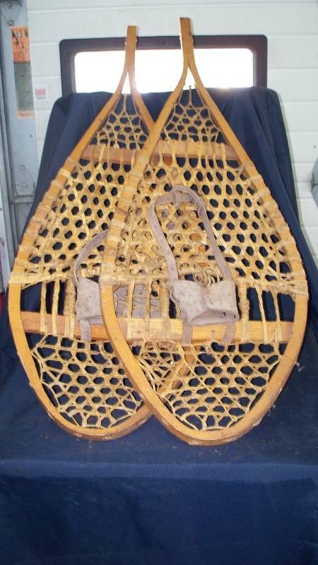 lot 52 image: Snow Shoes