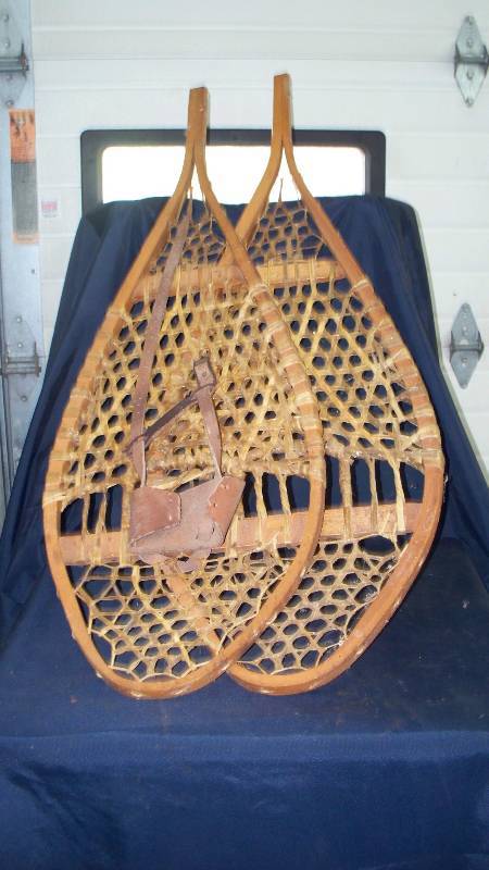 lot 53 image: Snow Shoes