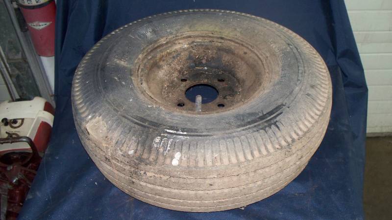 lot 63 image: Trailer Tire