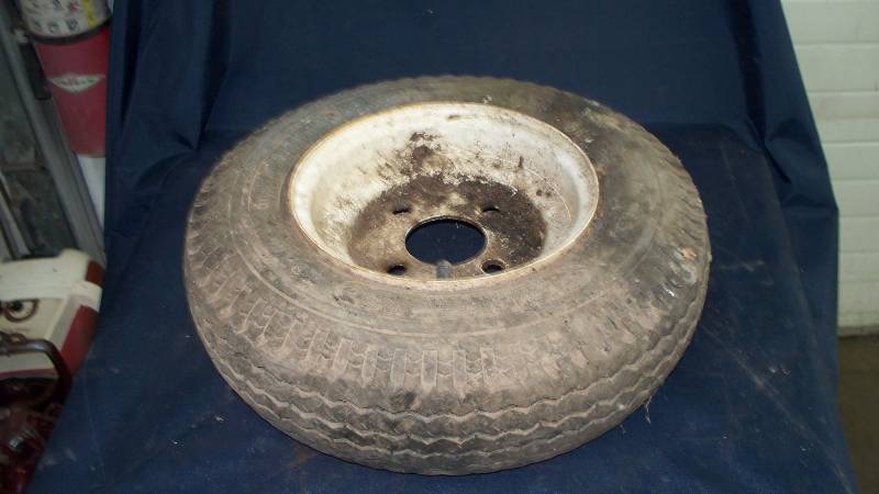 lot 65 image: Trailer Tire
