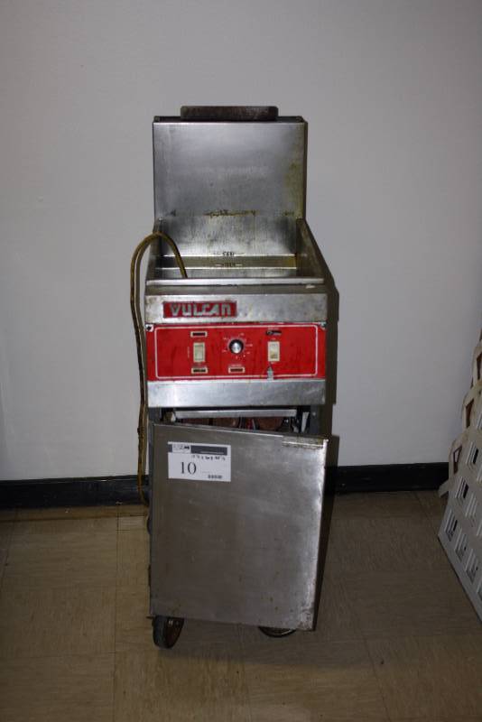 lot 10 image: Vulcan Deep Fryer Unit Stainless Steel wRed Paint Wheels 15.5x 30 x 46.5.