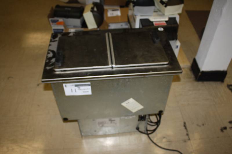 lot 11 image: Delfield N225 6 Gallon Drop in Freezer with Stainless Steel Lids 16.5 x 28 x 27.