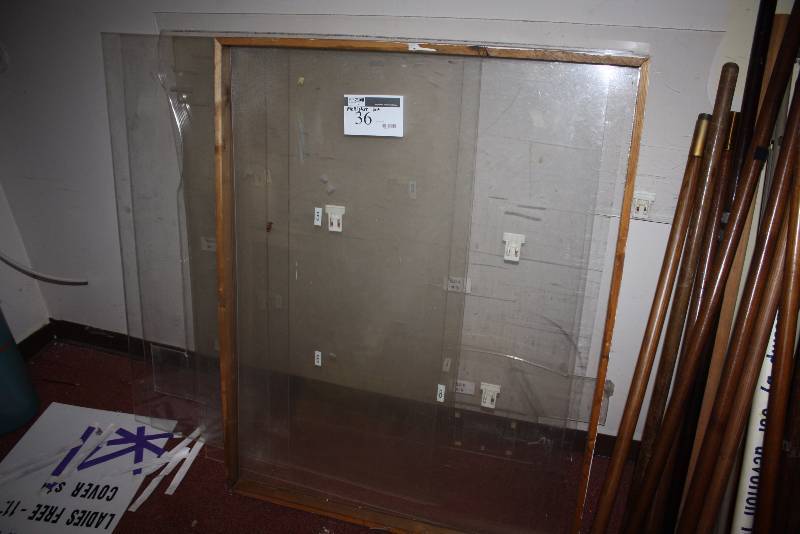 lot 36 image: Lot of Miscellaneous Sized & Shaped Plexiglass Pieces.