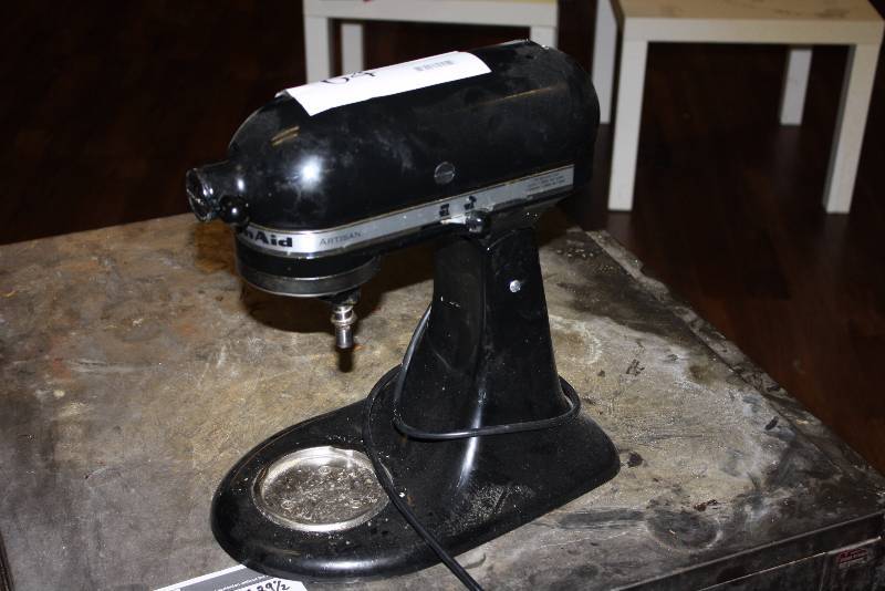 lot 64 image: Kitchenaid Artisan - Mixer - Onyx black - 325 W - KSM150PS Does Not Include Mixing Bowl Or Attachments.