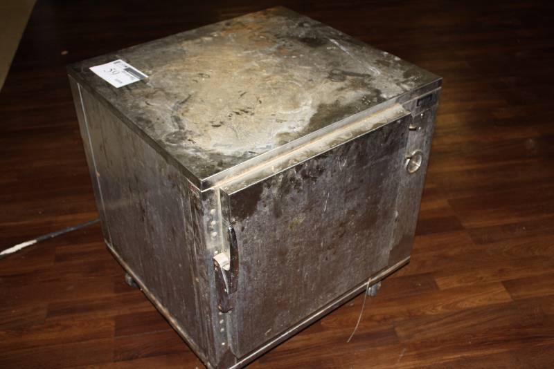 lot 59 image: BK Industries Steel Bake Oven Model HHC Series A 23 x 28 x 29.5.