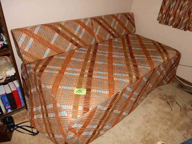 Day bed with nice cover and frame