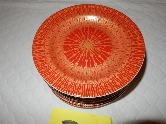 8, Theoria Red Fine Porcelain Plates