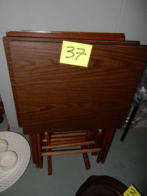 4, Simulated wood TV Trays and Stand