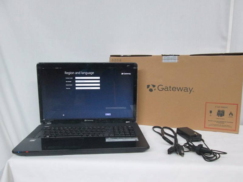 lot 16 image: Gateway 17.3 in. 4GB AMD Notebook Computer