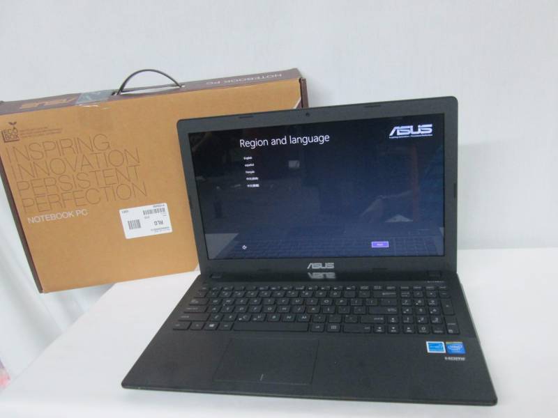 lot 20 image: ASUS 15.6 4GB Windows 8.1 Laptop