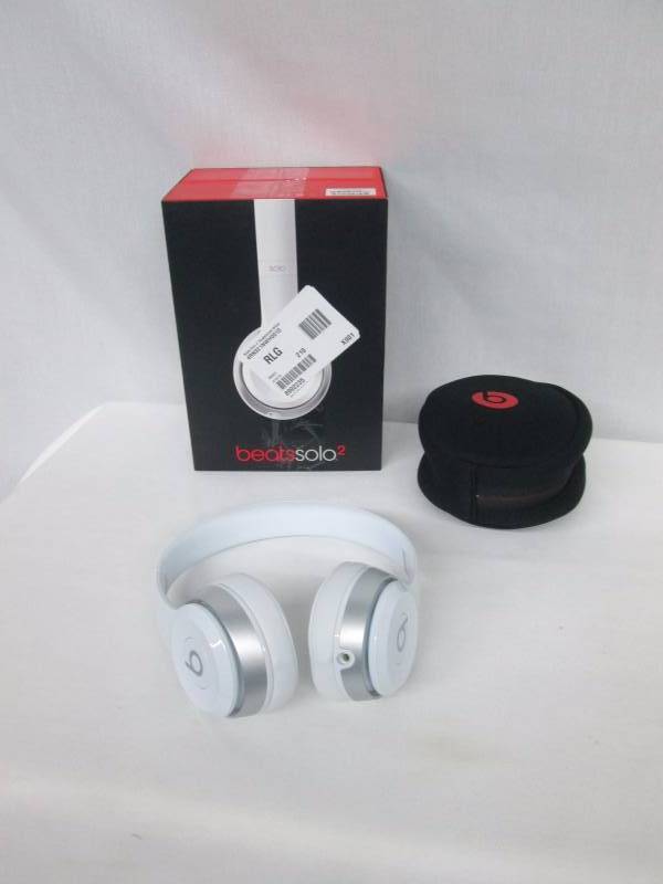 lot 26 image: Beats by Dr. Dre Solo 2 On-Ear Headphones - White