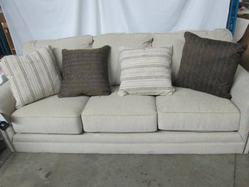 lot 29 image: Signature Design by Ashley Milari Sofa