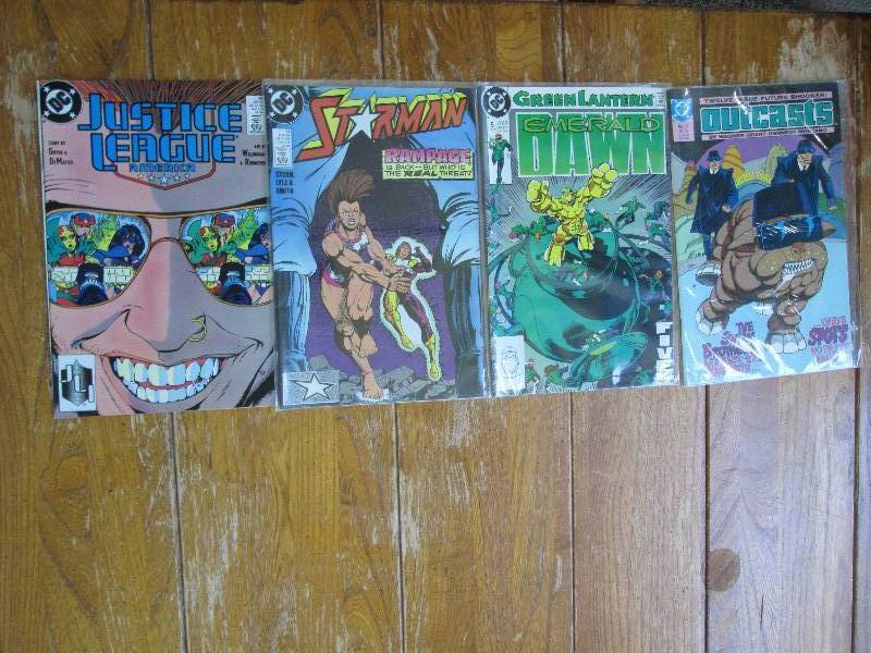 lot of 4 comic books starman, green...