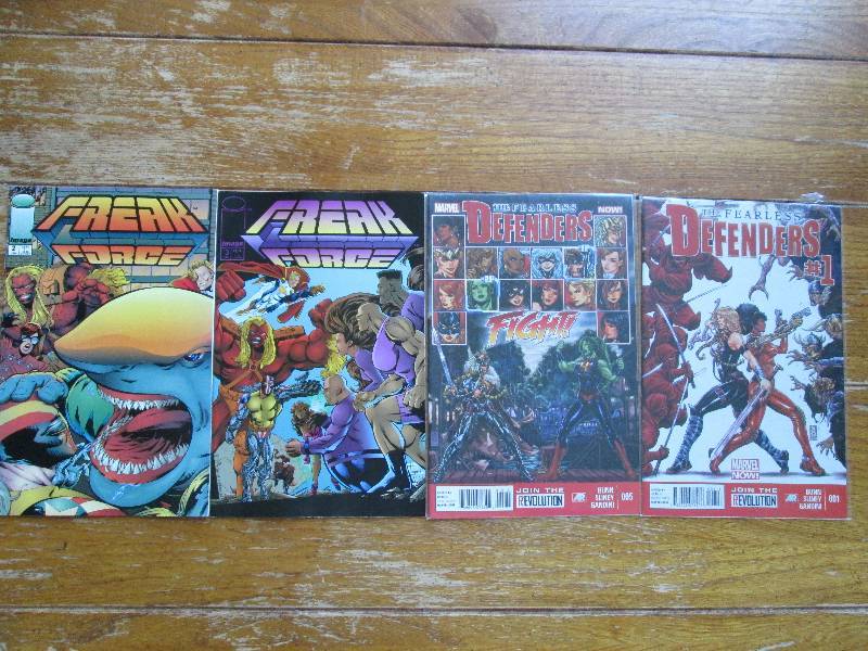 lot of 4 comic books - Freak force,...