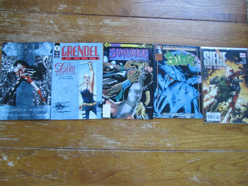 mixed lot of 5 comic books- ultrave...