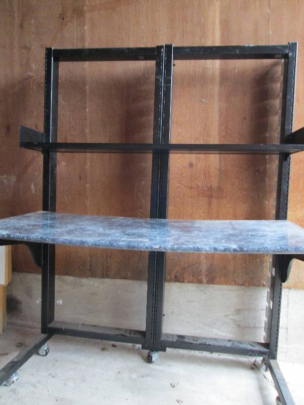 Very heavy duty shelf on caster whe...