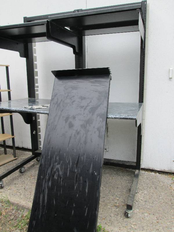 Very heavy duty shelf on caster whe...