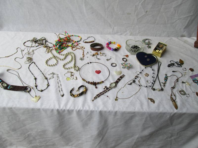 Lot of assorted jewelry...