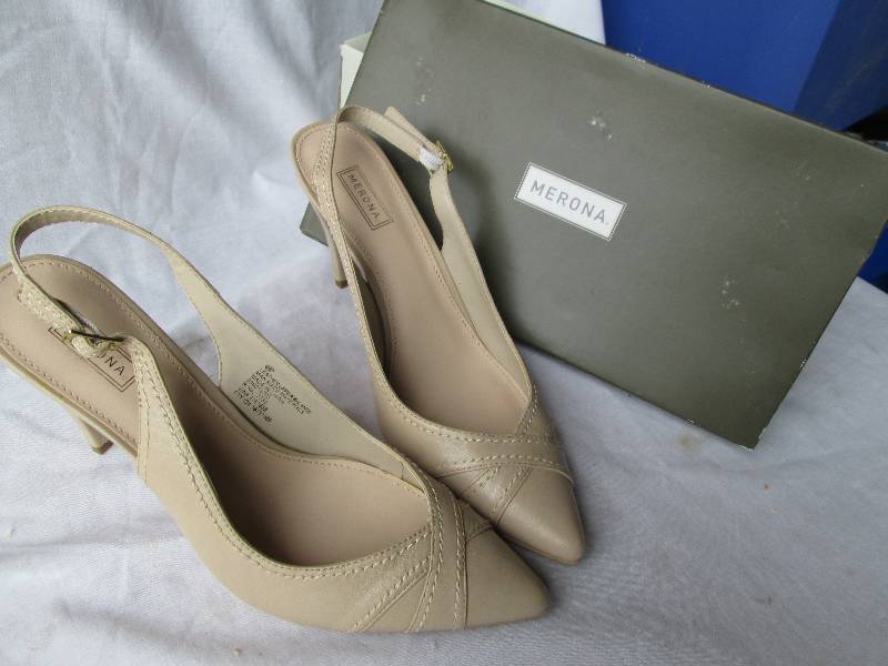 Ladies heeled shoes in good conditi...
