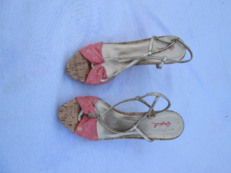 Size 9 heeled shoes...
