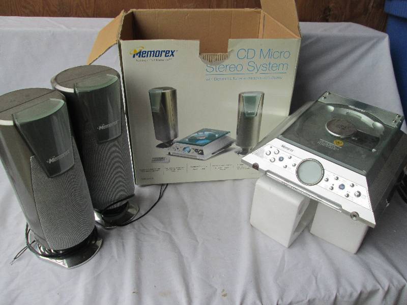 Memorex bookshelf stereo in the box...