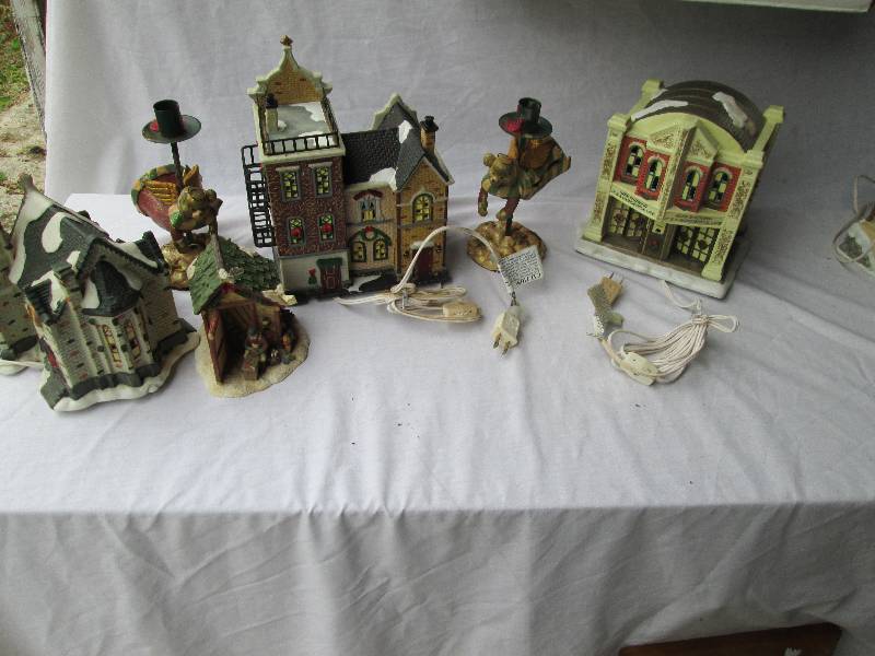 Lot of ceramic collectible building...