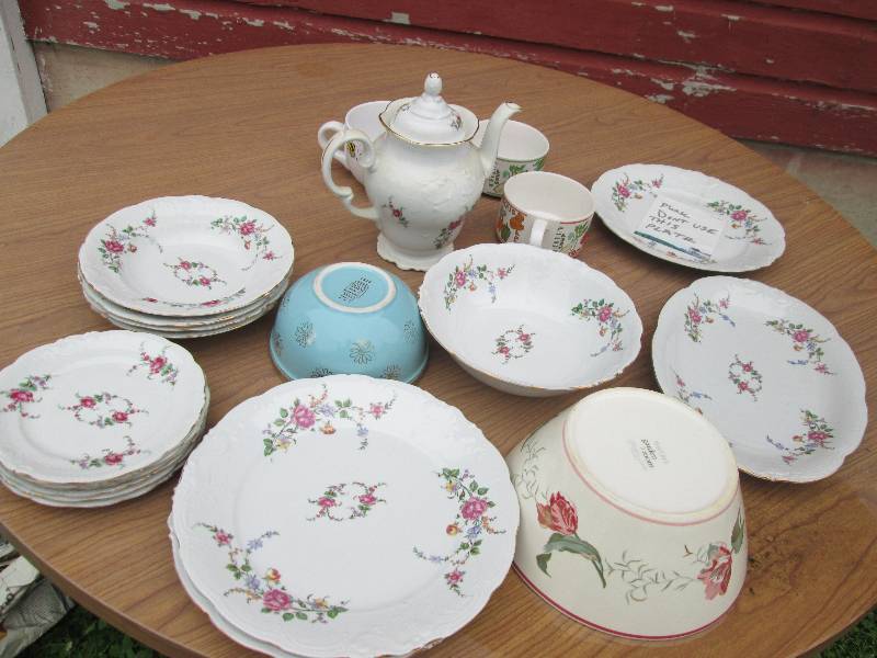 Halls superior kitchenware dish set...