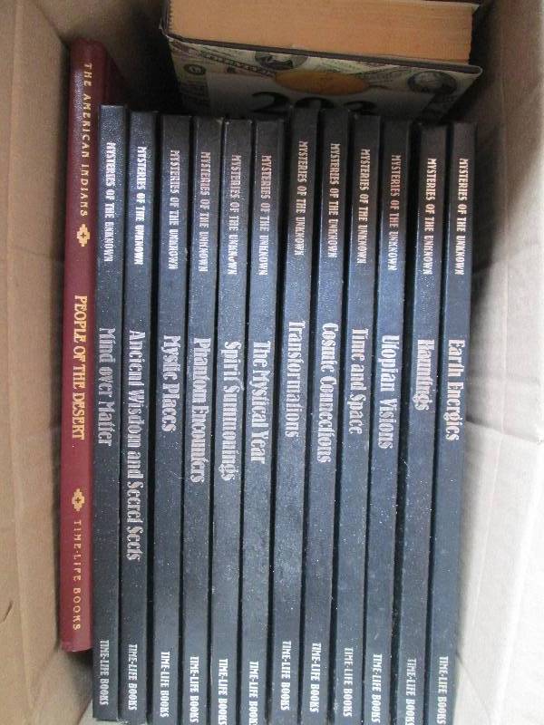 Lot of books, see photos for detail...