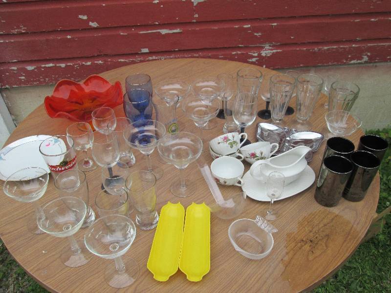 Lot of assorted drinking and servin...