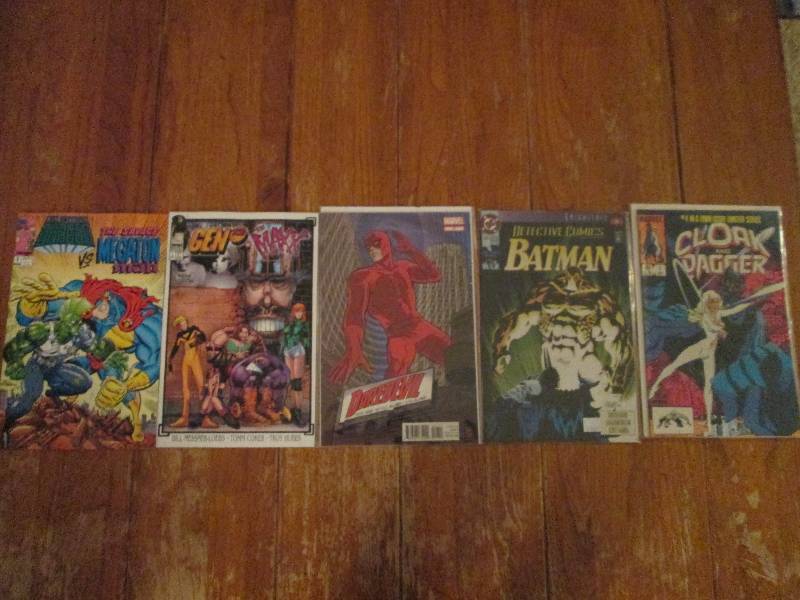 mixed lot of 5 comic books- dective...