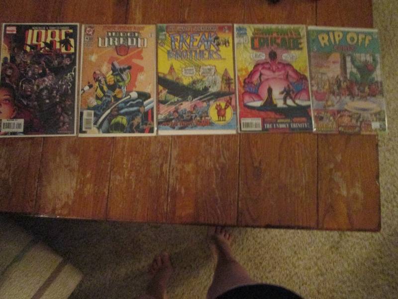 lot of 5 comic books - the infinity...