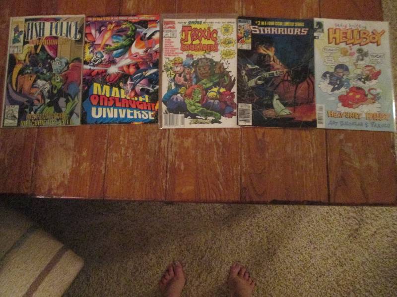lot of 5 comic books- fish police, ...