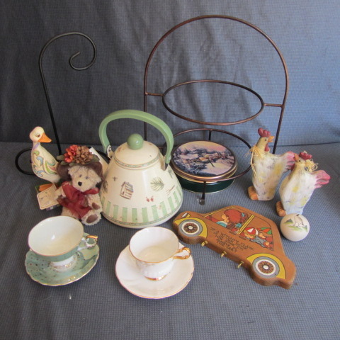Teapot & Cups, Boyds, Pie Stand