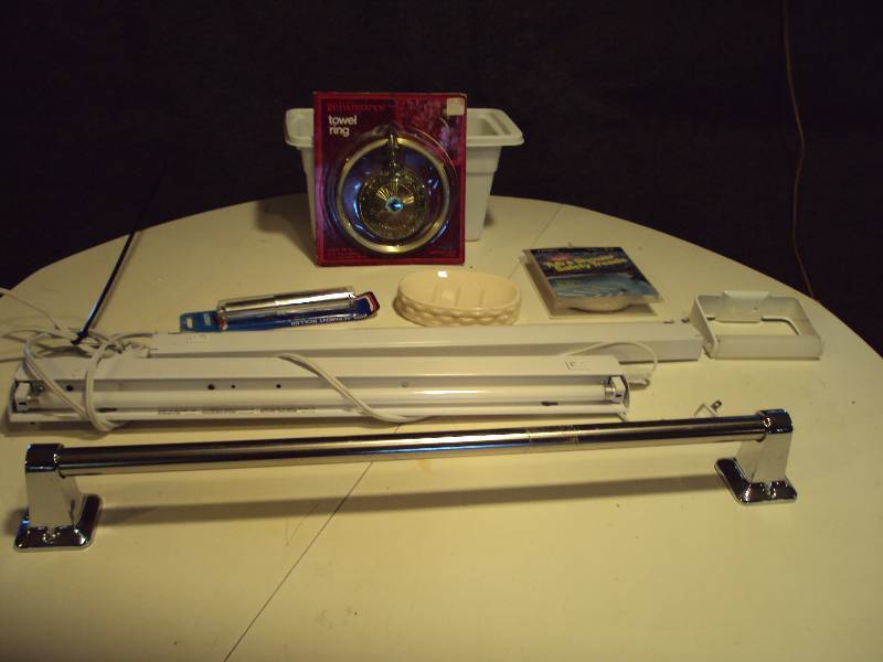 Light, Towel Bars & Bathroom Items