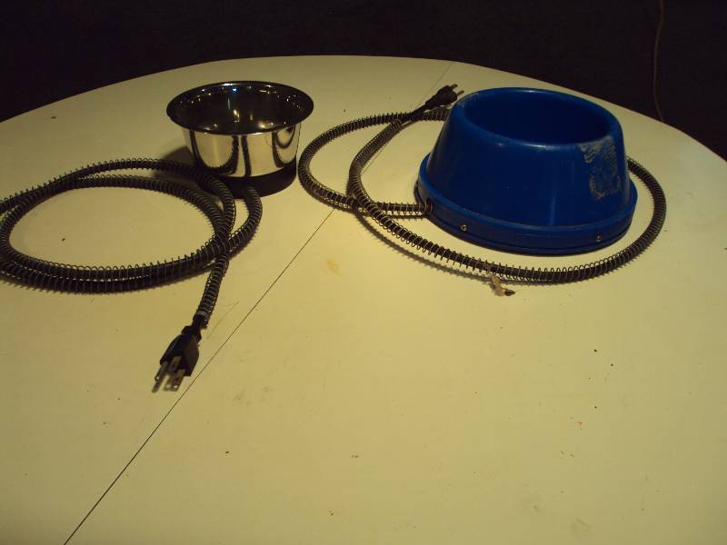 2 Heated Pet Bowls