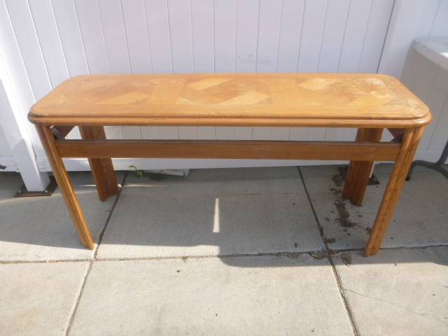 lot 7 image: Couch Table