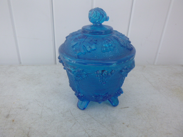 lot 9 image: Candy Dish