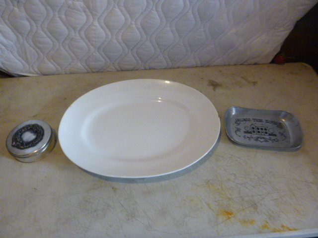 lot 20 image: Serving Items