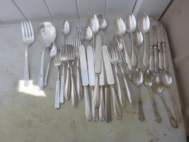 lot 22 image: Flatware
