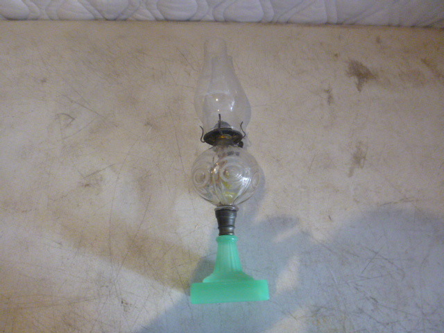 lot 24 image: Vintage Eagle Oil Lamp.