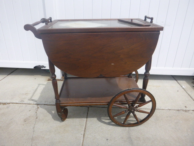 lot 27 image: Antique Serving Cart