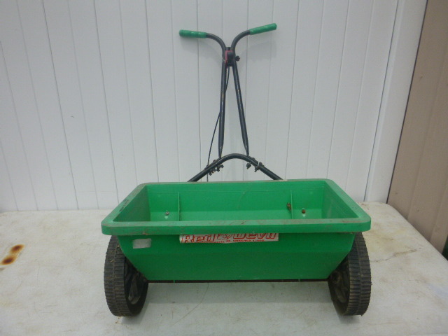 lot 38 image: Red Devil SaltFertilizer Spreader