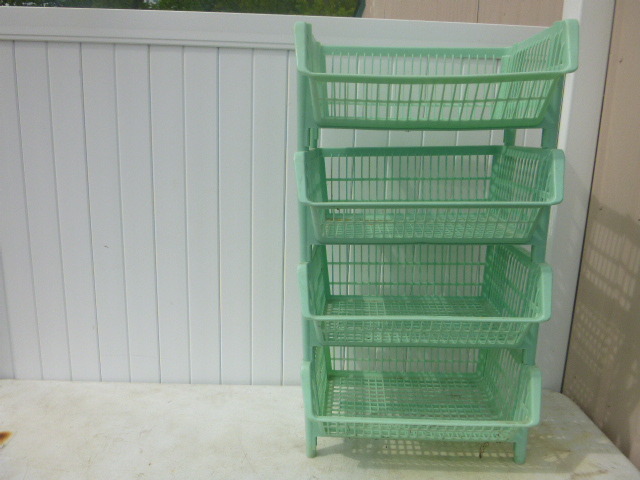 lot 47 image: 4 Stacking Bins