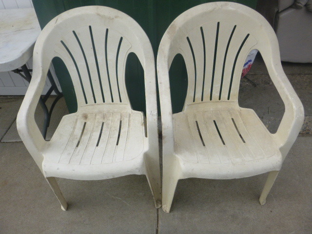 lot 53 image: 2 Patio Chairs