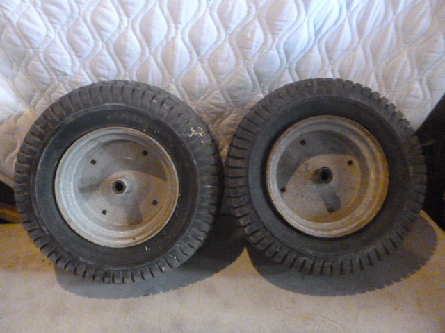 lot 55 image: 2 Carlisle Turf Saver Tires