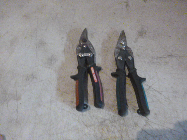 lot 62 image: 2 Tin Snips