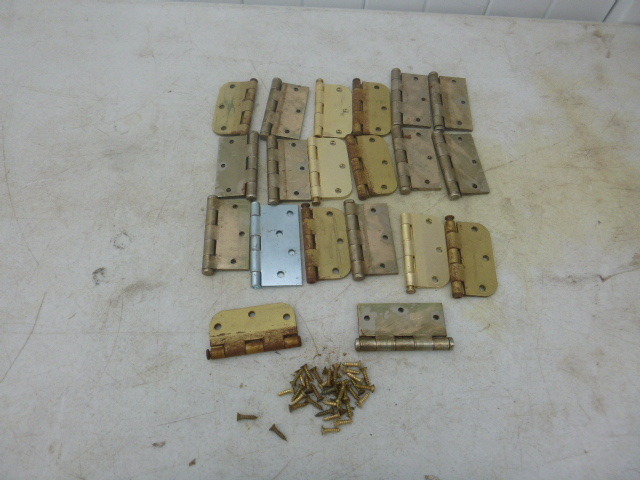 lot 68 image: Miscellaneous Hinges